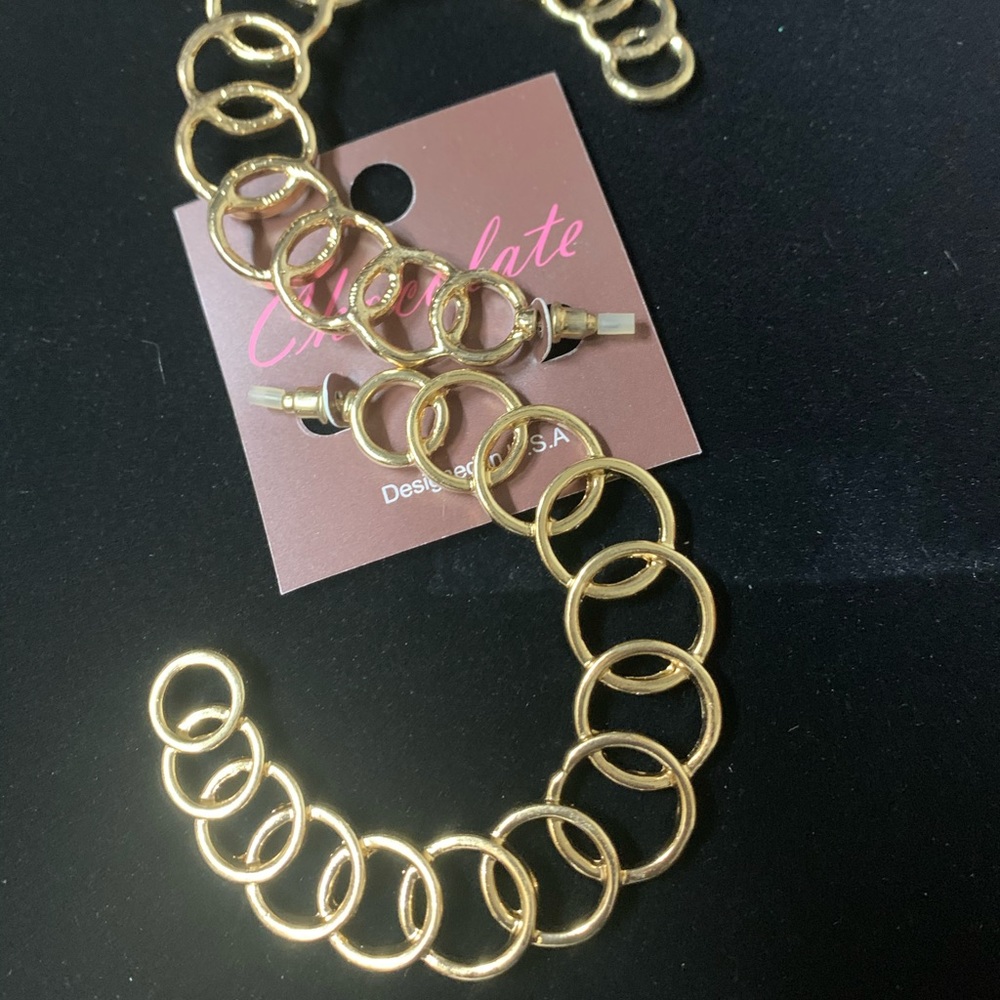 Super cute gold circle ⭕️ hoops